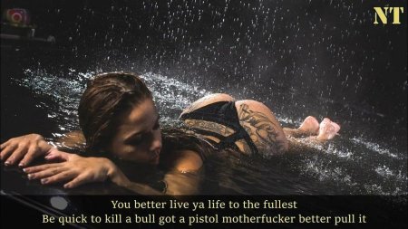 «Девушка в бассейне». Фотограф Джош Рид