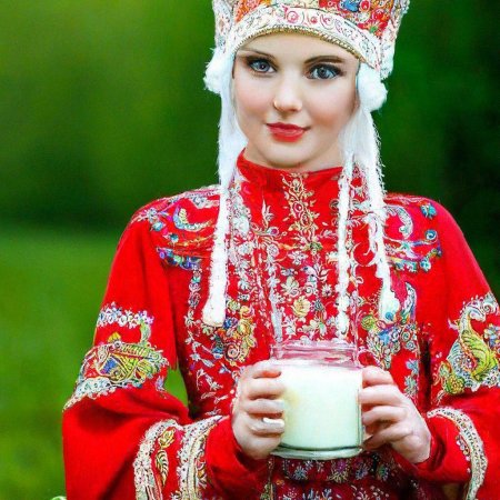 Русская народная женщина