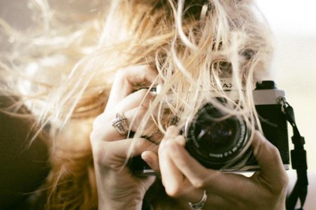 Девушка с камерой