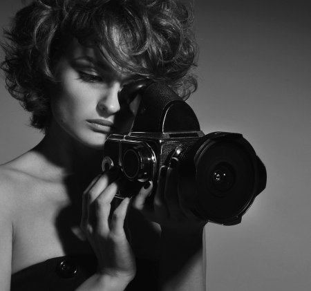 Девушка с фотоаппаратом