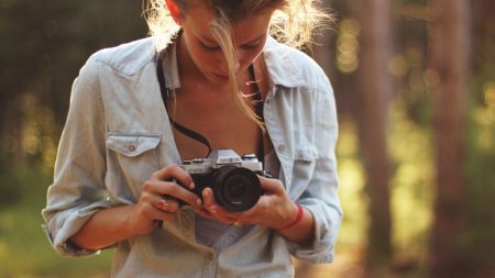 Девушка фотограф