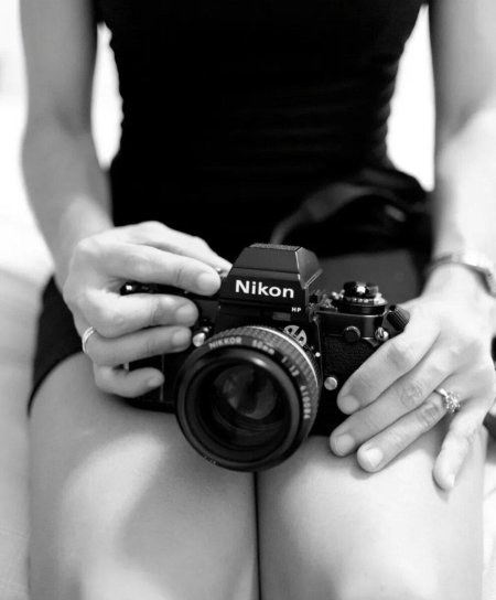 Девушка с фотоаппаратом