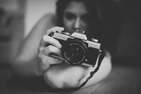 Девушка с фотоаппаратом