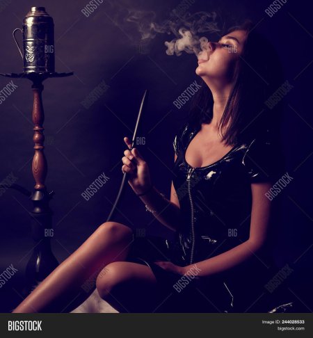 Дядя Али курит кальян