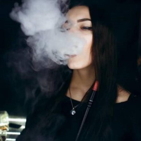 Девушка в дыму