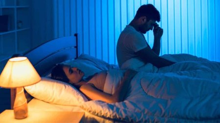 Мужчина в постели