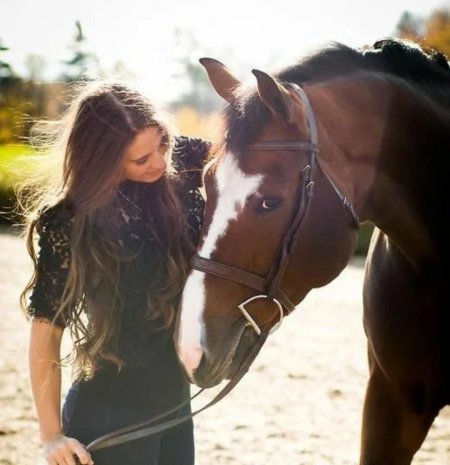 Девушка с лошадью
