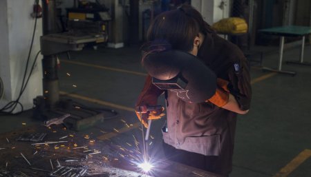 Женщины в сварке