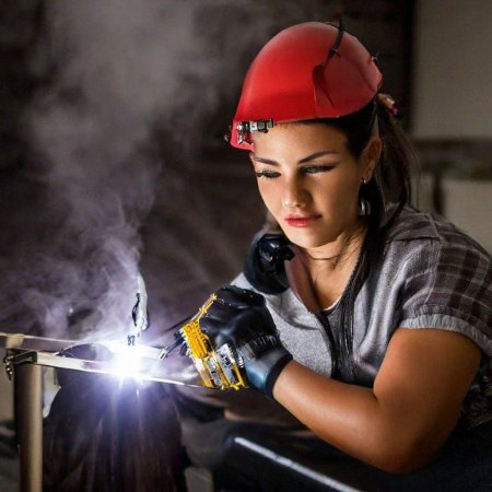 Харли шнайдер сварщица