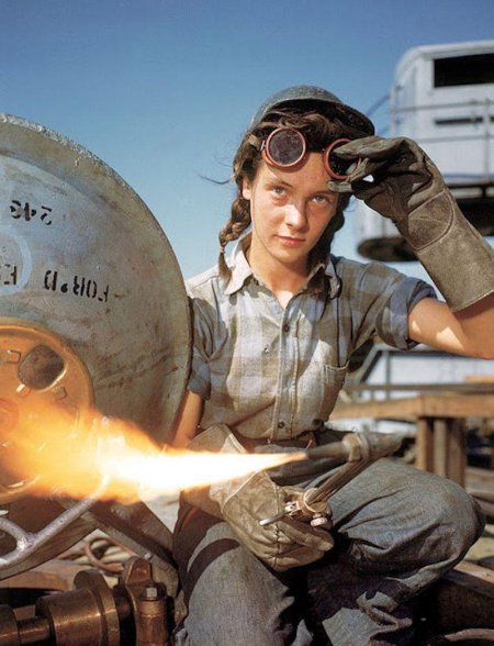 Харли Шнайдер сварщица