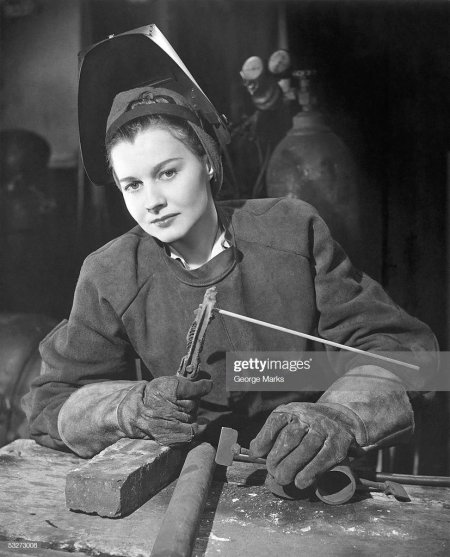 Женщина сварщик