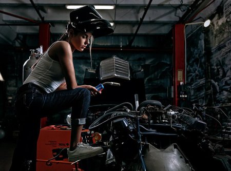 Харви Шнайдер сварщица