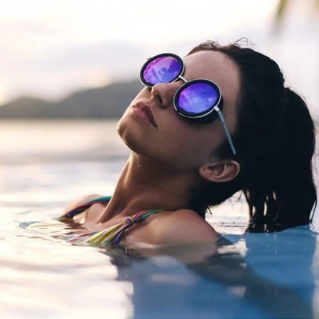 Девушка в очках