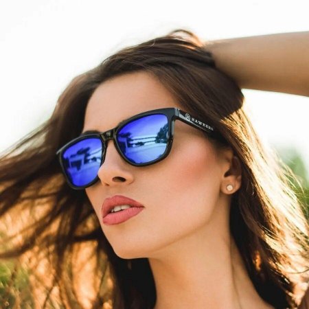 Красивые девушки в солнечных очках