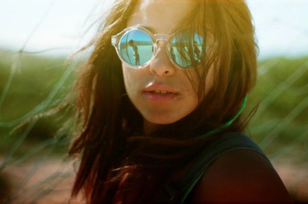 Девушка в очках