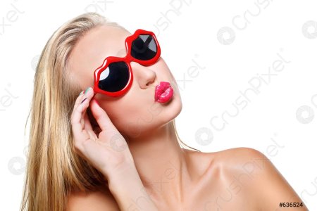 Солнечные очки губы