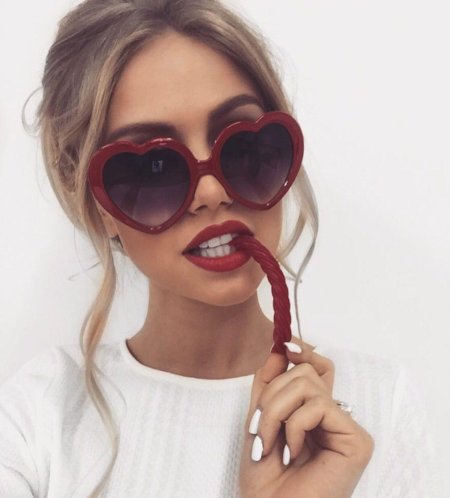 Девушка в очках