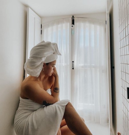 Разгоряченные девушки в полотенце