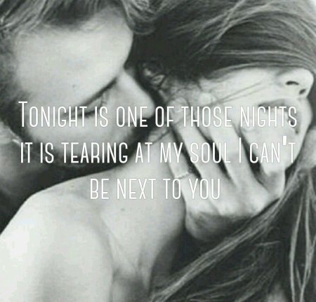 Нежный поцелуй в шею