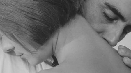 Поцелуй в спину