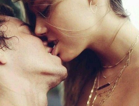 Страстные поцелуи