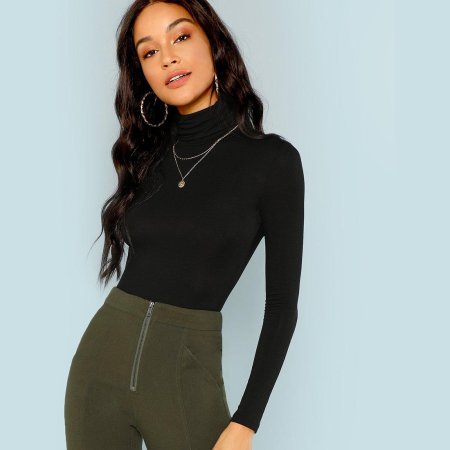 Черная обтягивающая водолазка