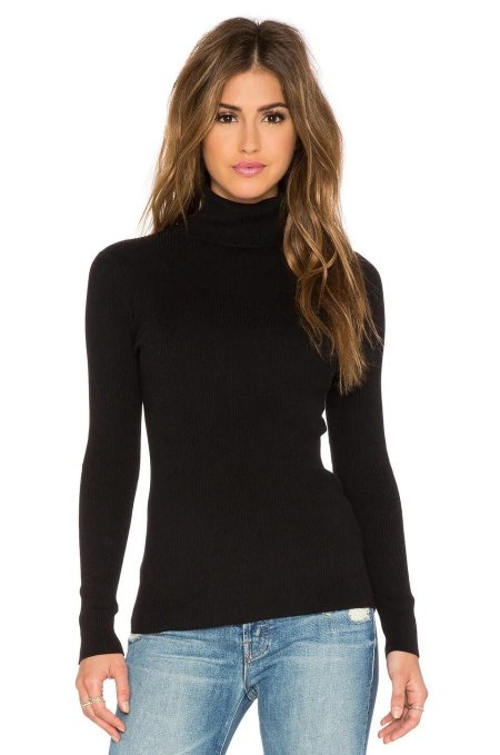 Черная водолазка в рубчик