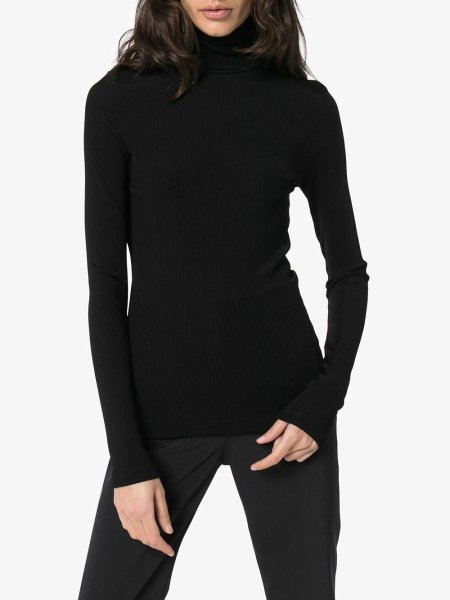 Черная водолазка