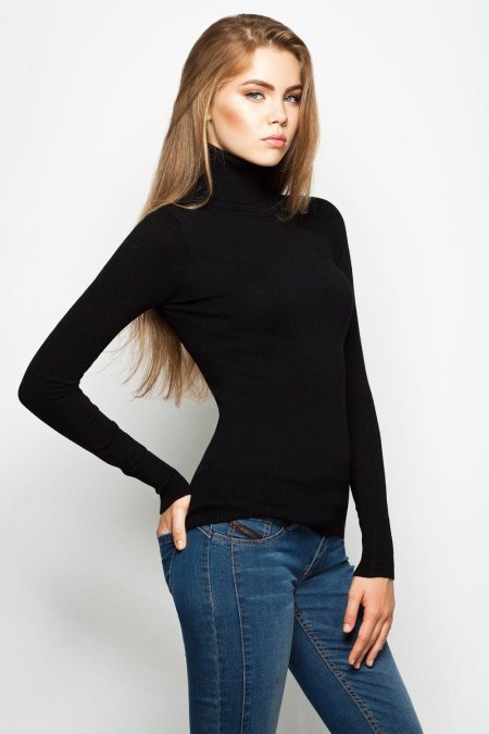 Черная водолазка