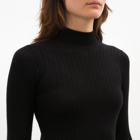 Водолазка черного цвета