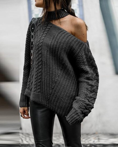 Свитер с открытыми плечами