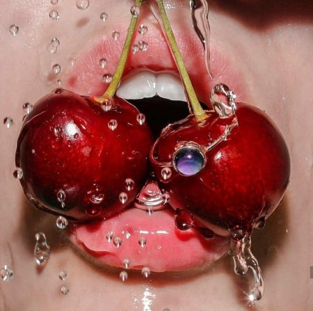 Девушка Вишенка