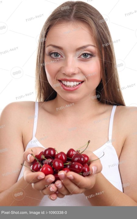 Девушка с вишней