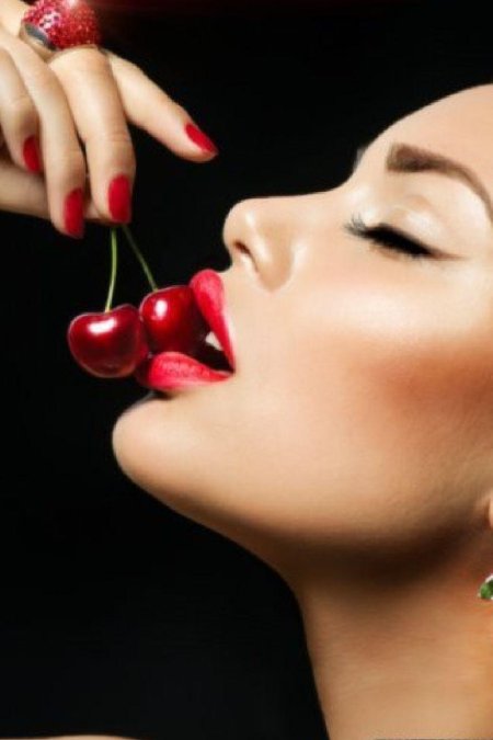 Вишня спелая