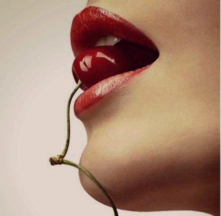 Девушка Вишенка