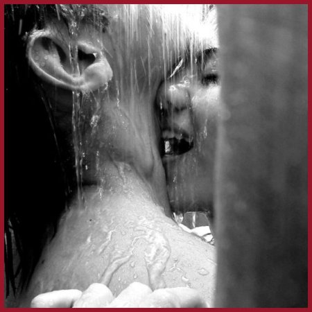 Мужчина и женщина под душем