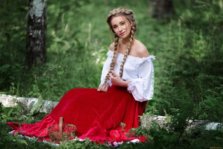 Девушка в старинном платье