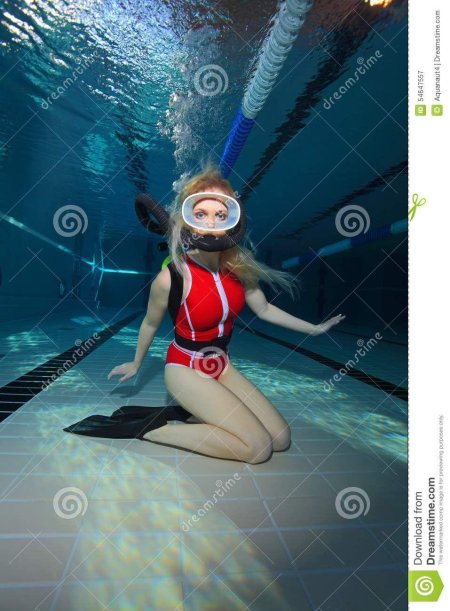 Девушка водолаз