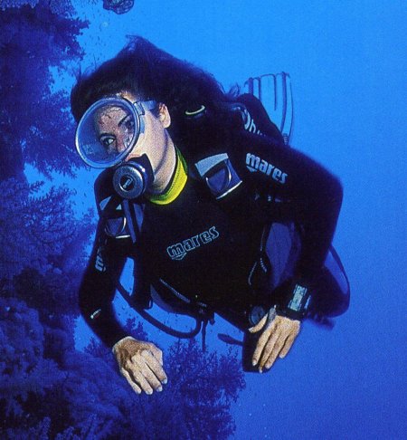 Водолаз под водой