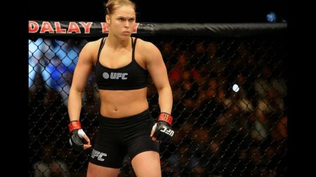 Чемпионка юфс Ронда Роузи