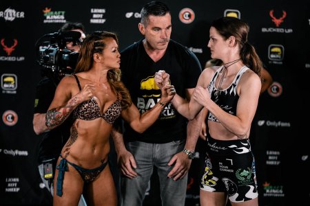 Женский MMA взвешивания