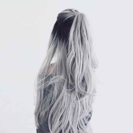 Длинные пепельные волосы