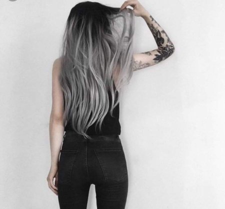 Мишель Олвера с серыми волосами