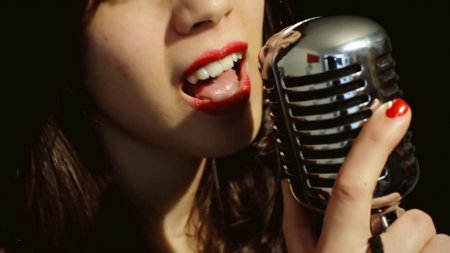 Крик пение женщины