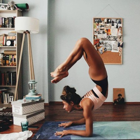 Девушка йога