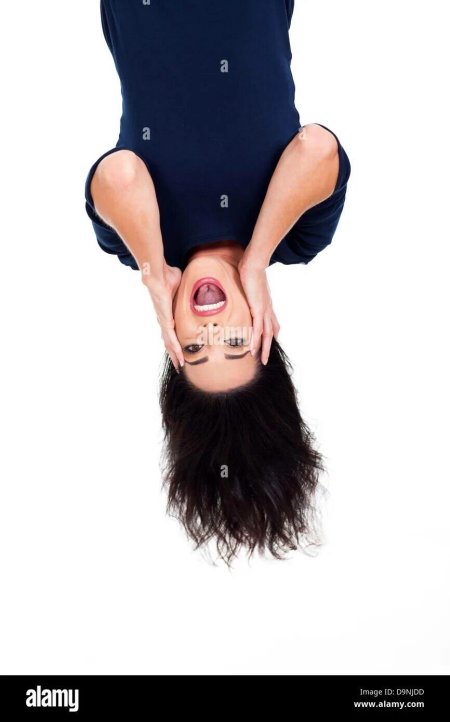 Женщина вниз головой