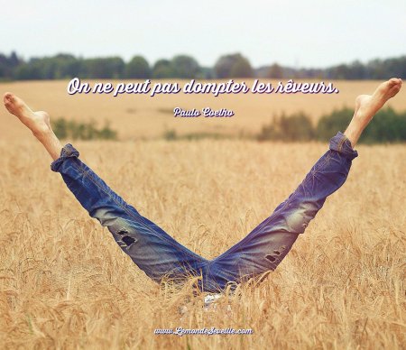 Ноги торчат из травы