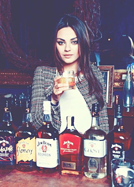 Мила Кунис Джим Бим