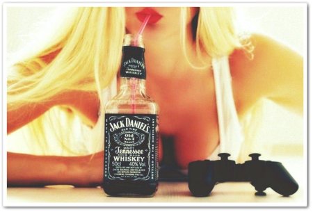 Девушка с алкоголем