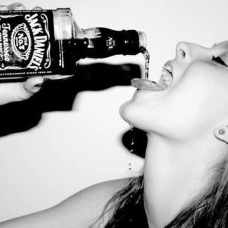 Красивые девушки и алкоголь